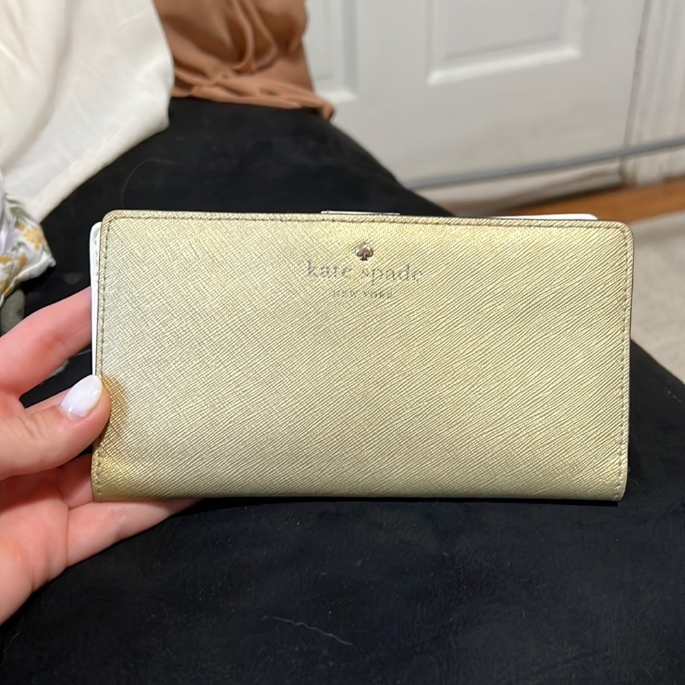 Kate Spade wallet. Gently used. Good condition.